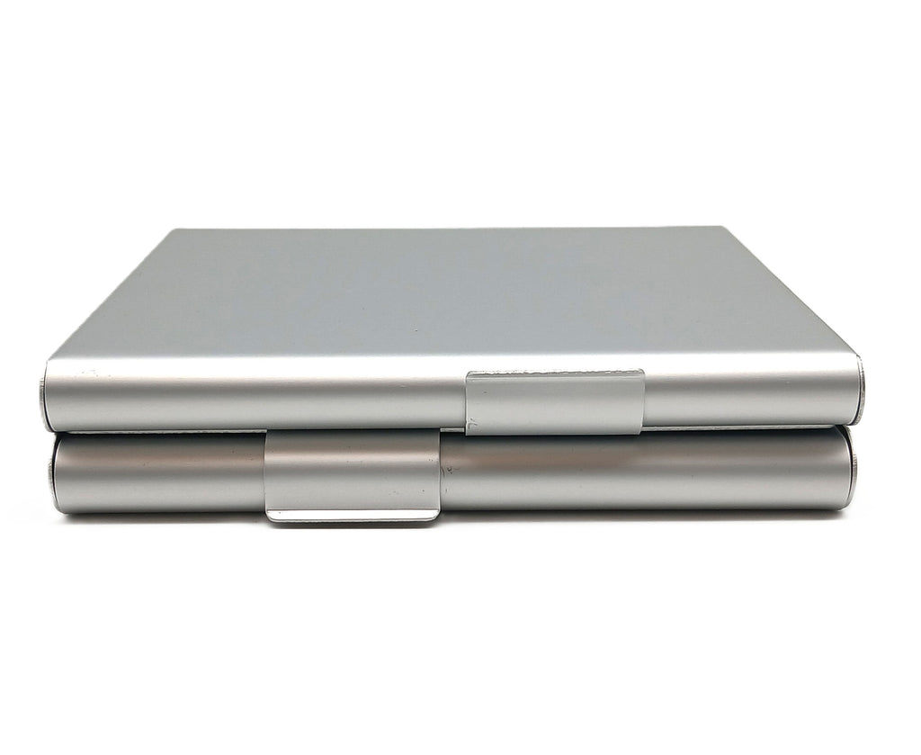 Silbernes Aluminium-Zigarettenetui geschlossen 